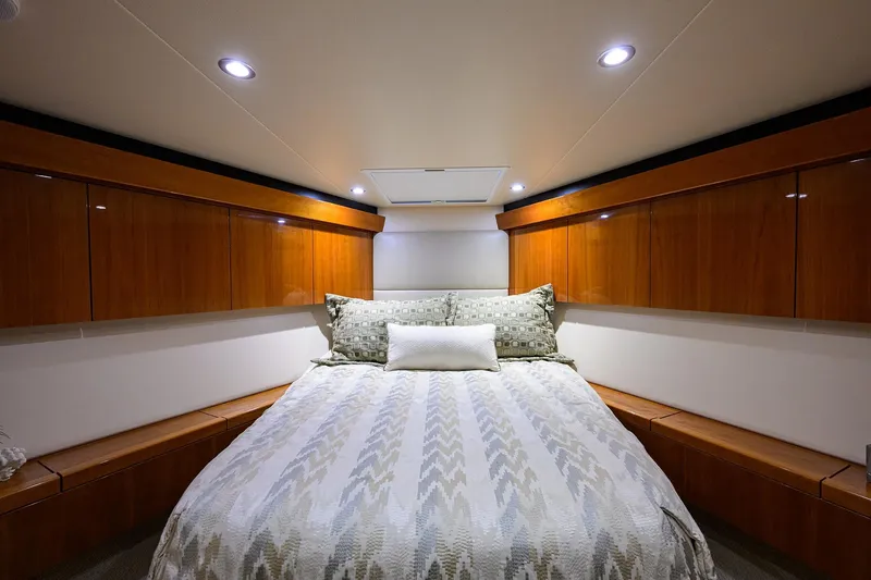 Slide: The Image of Hatteras 54 Sea Nyle - Bow Stateroom - 45