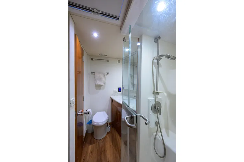 Slide: The Image of Hatteras 54 Sea Nyle - Guest Head - 49