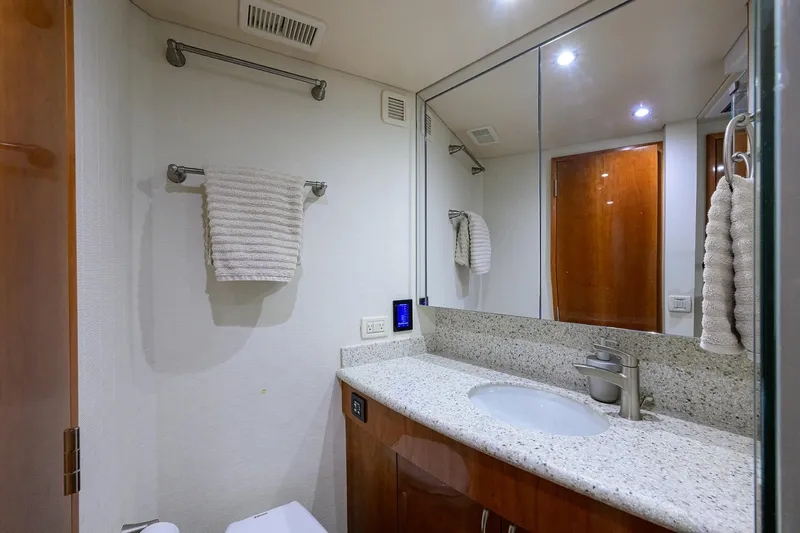 Slide: The Image of Hatteras 54 Sea Nyle - Guest Head - 50