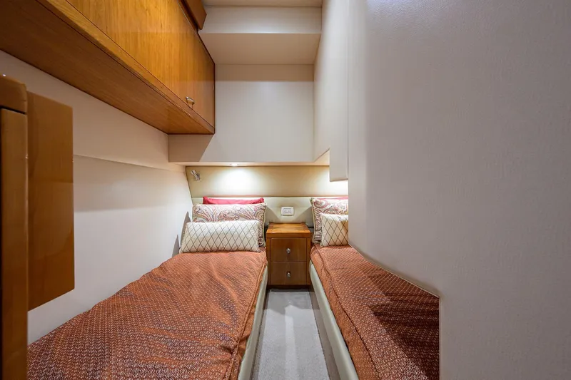 Slide: The Image of Hatteras 54 Sea Nyle - Stateroom - Starboard - 54