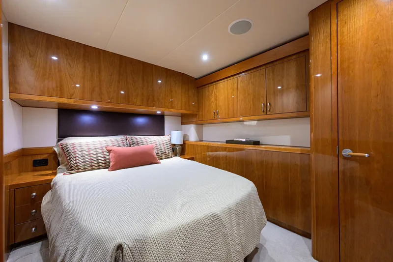 Slide: The Image of Hatteras 54 Sea Nyle - Master Stateroom - 58