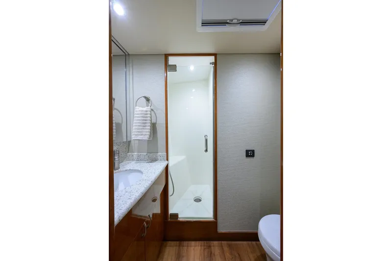 Slide: The Image of Hatteras 54 Sea Nyle - Master Ensuite Head - 62