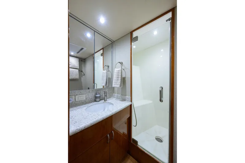 Slide: The Image of Hatteras 54 Sea Nyle - Master Ensuite Head - 63