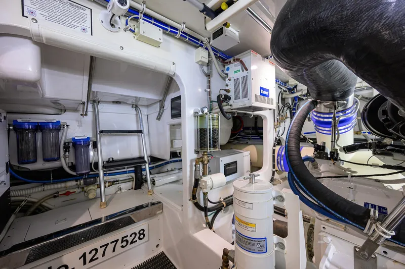 Slide: The Image of Hatteras 54 Sea Nyle - Engine Room - 70