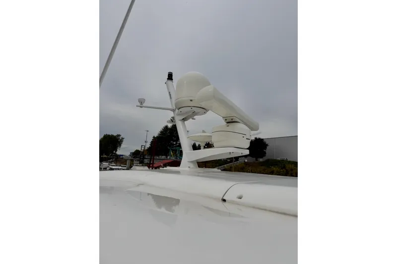 Slide: The Image of Radar equipment on 2009 Navigator California 50 Veneti yacht under cloudy sky. - 29