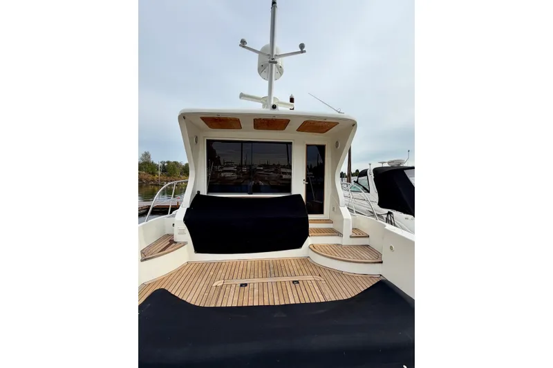 Slide: The Image of 2009 Navigator California 50 Veneti yacht with wooden deck and sleek design. - 5