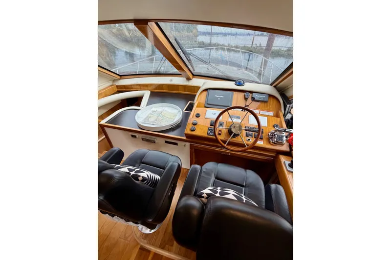 Slide: The Image of Navigator California 50 Veneti 2009 yacht helm with leather seats and navigation equipment. - 9