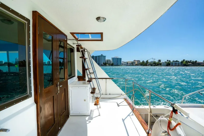 Slide: The Image of 1978 Hatteras 53 Yacht Fisherman deck with ocean view and city skyline. - 34