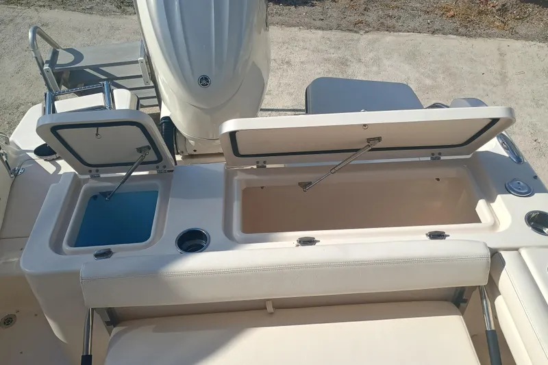 Slide: The Image of Grady-White Freedom 235 2024 - 10