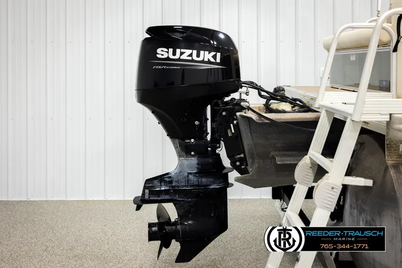 Slide: The Image of 2023 Avalon VEN BF boat with Suzuki four-stroke outboard motor in a showroom. - 44