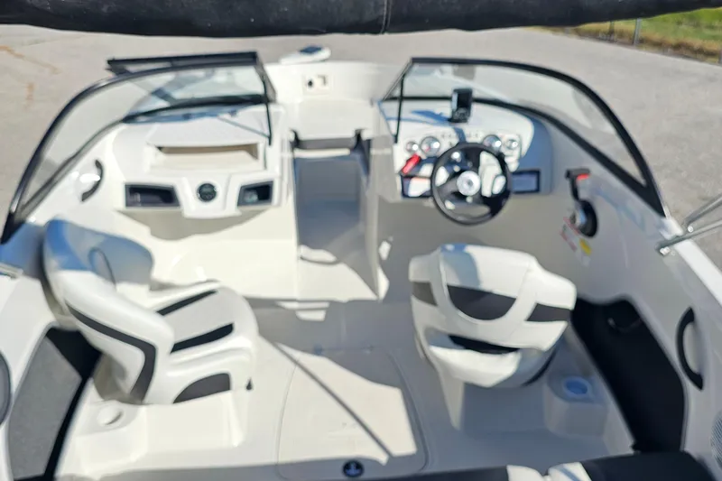 Slide: The Image of 2016 Tahoe 400 TF boat interior with steering wheel and seating arrangement. - 15