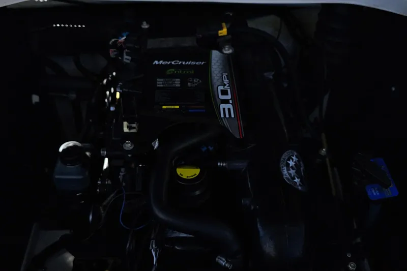 Slide: The Image of Engine of a 2016 Tahoe 400 TF boat with MerCruiser 3.0 MPI. - 18