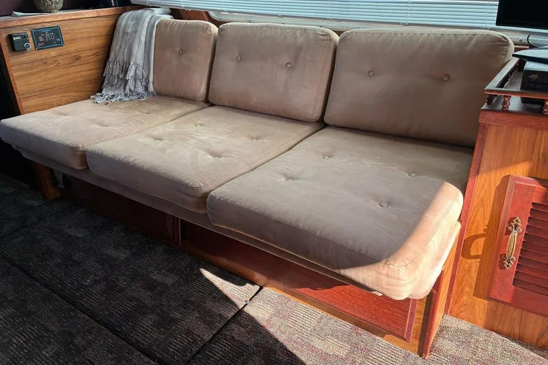 Slide: The Image of Tollycraft 30 Sedan - Salon - 4