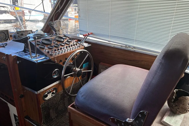 Slide: The Image of Tollycraft 30 Sedan - Helm - 9