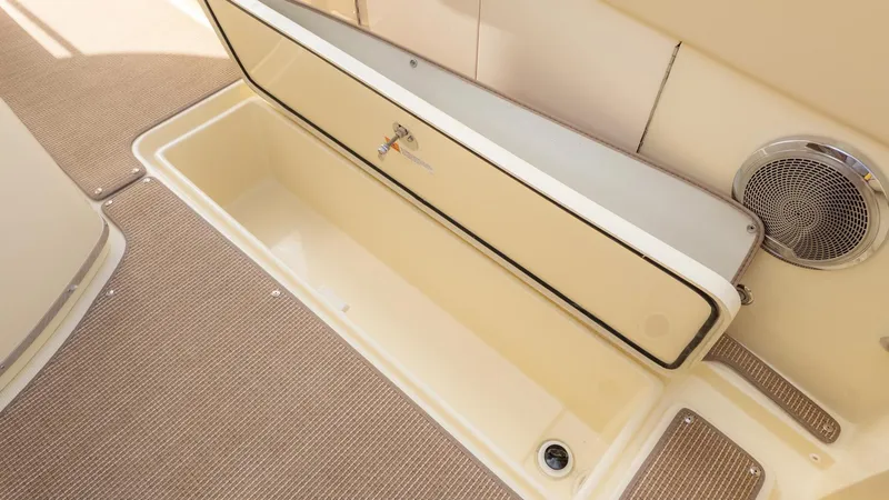 Slide: The Image of Chris-Craft Catalina 31 2026 - 17