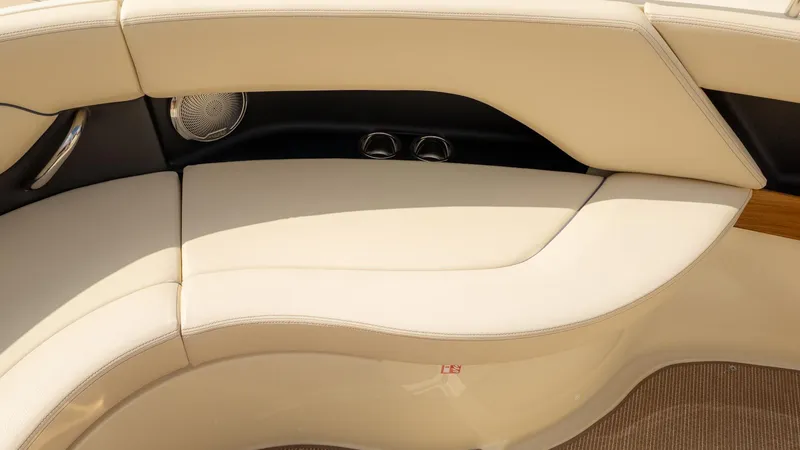 Slide: The Image of Chris-Craft Catalina 31 2026 - 31