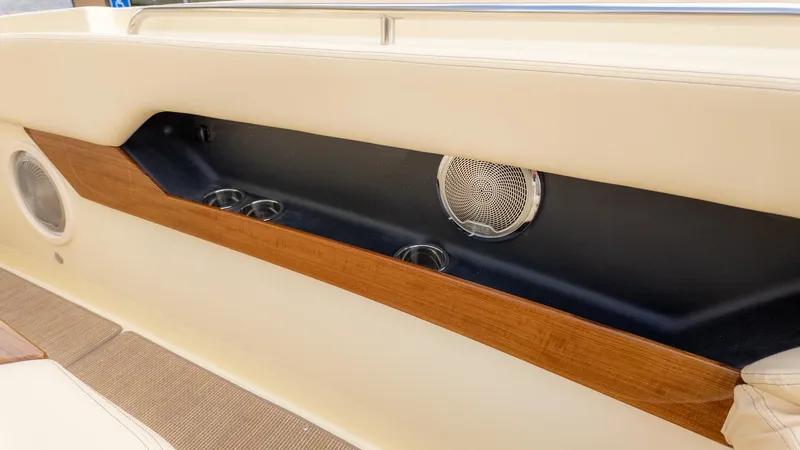 Slide: The Image of Chris-Craft Catalina 31 2026 - 36