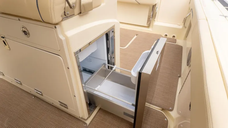 Slide: The Image of Chris-Craft Catalina 31 2026 - 44