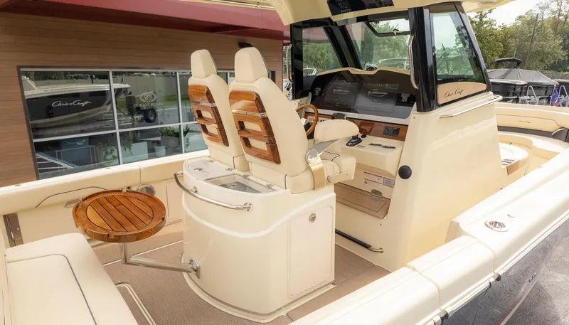 Slide: The Image of Chris-Craft Catalina 31 2026 - 8