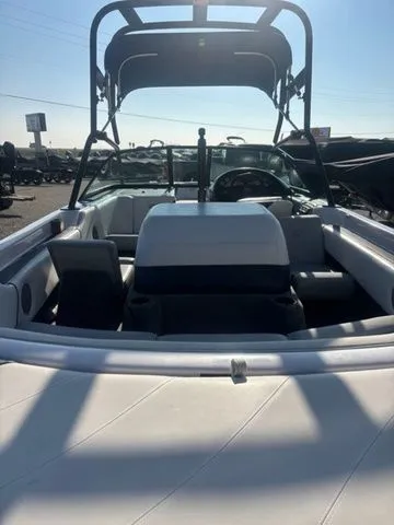 Slide: The Image of Correct Craft Ski Nautique 2000 - 6