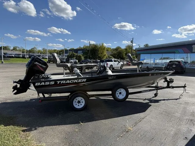 Slide: The Image of Tracker 190TX 2010 - 6