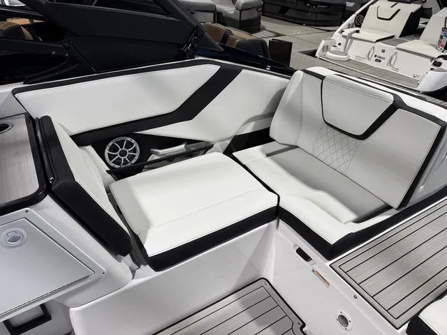 Slide: The Image of Yamaha 252SE 2026 - 12