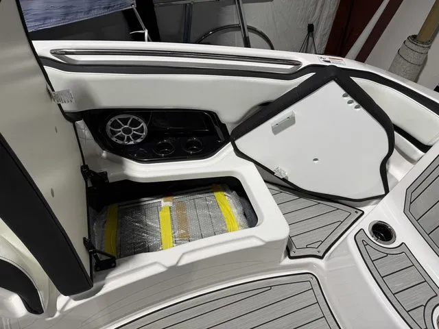 Slide: The Image of Yamaha 252SE 2026 - 35