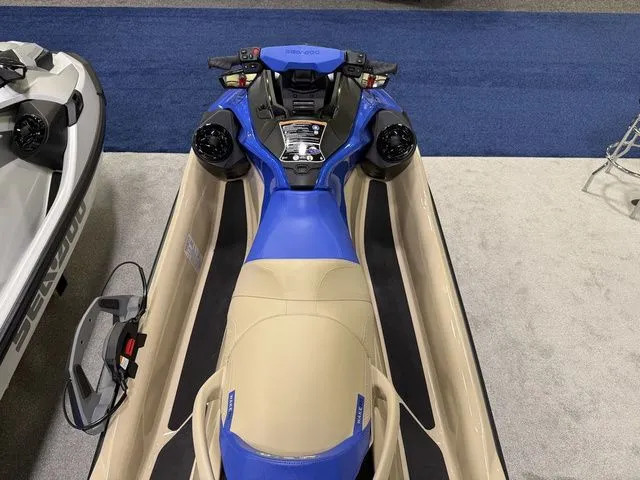 Slide: The Image of Sea-Doo Wake 2026 - 8