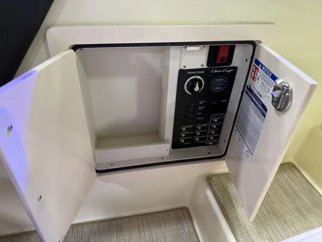 Slide: The Image of Chris-Craft Sportster 28 Wake Surf 2026 - 11