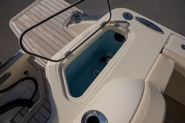 Slide: The Image of Chris-Craft Catalina 24 2023 - 11