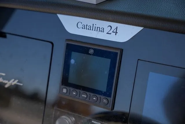 Slide: The Image of Chris-Craft Catalina 24 2023 - 17