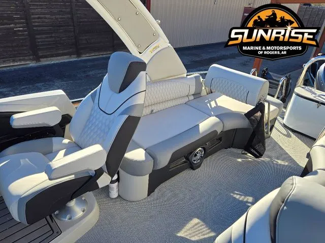 Slide: The Image of Avalon 25' EXCALIBUR LTD QLS 2026 - 10