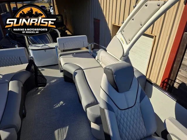 Slide: The Image of Avalon 25' EXCALIBUR LTD QLS 2026 - 11