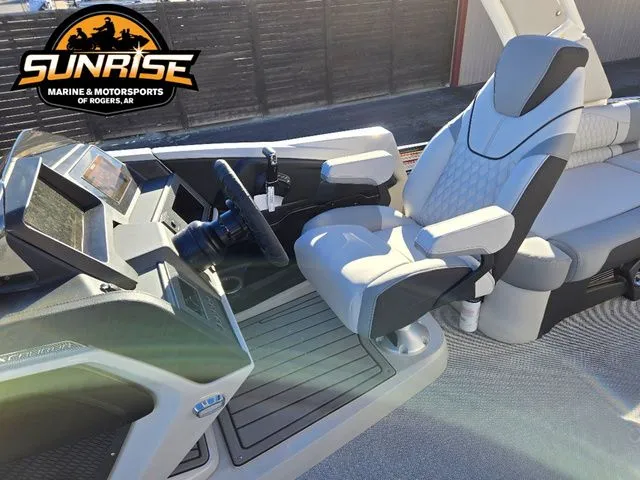 Slide: The Image of Avalon 25' EXCALIBUR LTD QLS 2026 - 12