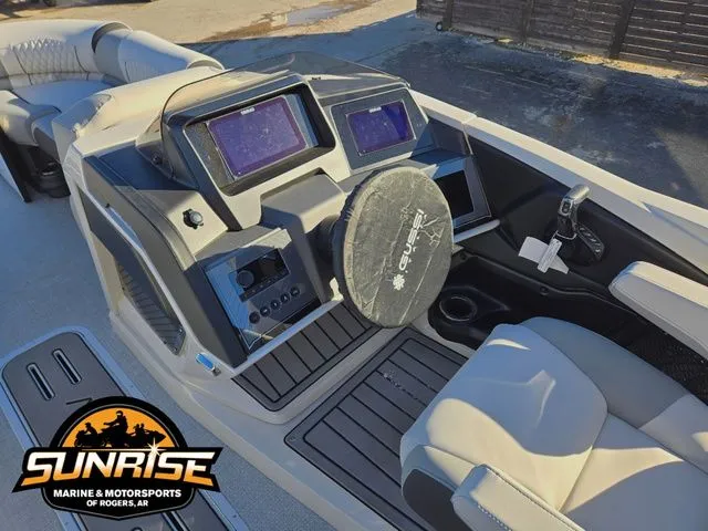 Slide: The Image of Avalon 25' EXCALIBUR LTD QLS 2026 - 14