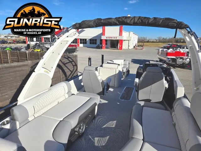 Slide: The Image of Avalon 25' EXCALIBUR LTD QLS 2026 - 16