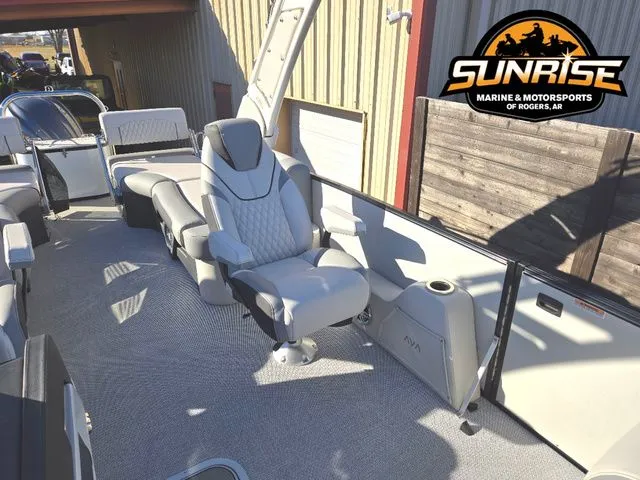 Slide: The Image of Avalon 25' EXCALIBUR LTD QLS 2026 - 18