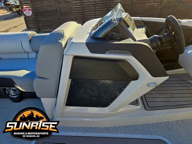 Slide: The Image of Avalon 25' EXCALIBUR LTD QLS 2026 - 19