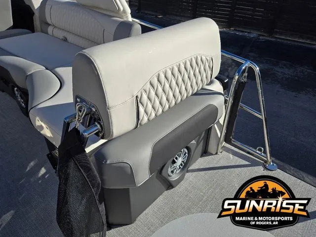 Slide: The Image of Avalon 25' EXCALIBUR LTD QLS 2026 - 20