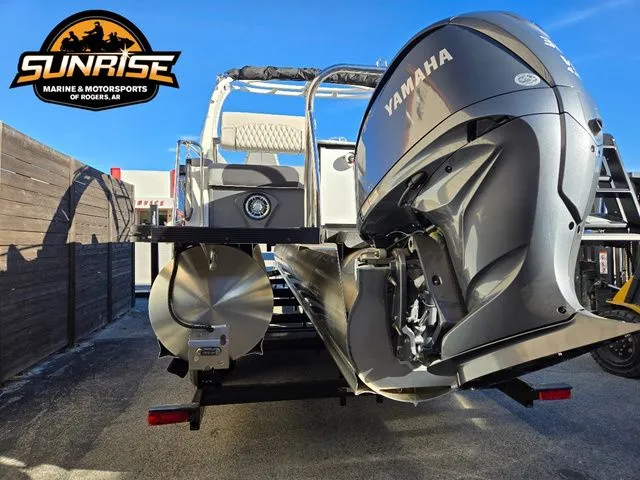 Slide: The Image of Avalon 25' EXCALIBUR LTD QLS 2026 - 25