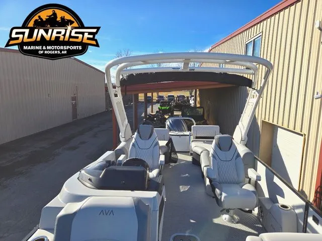 Slide: The Image of Avalon 25' EXCALIBUR LTD QLS 2026 - 7