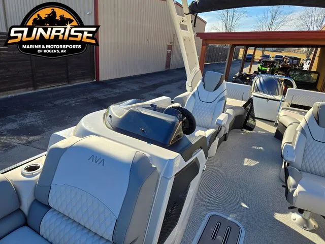 Slide: The Image of Avalon 25' EXCALIBUR LTD QLS 2026 - 9