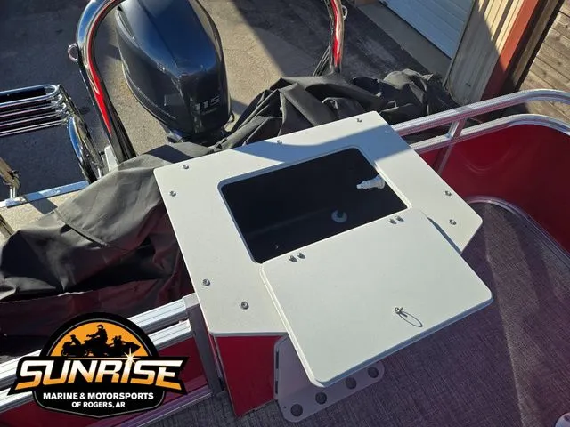 Slide: The Image of Avalon 21' VENTURE REAR FISH 2026 - 12