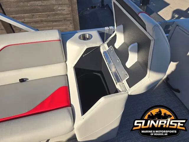 Slide: The Image of Avalon 21' VENTURE REAR FISH 2026 - 14