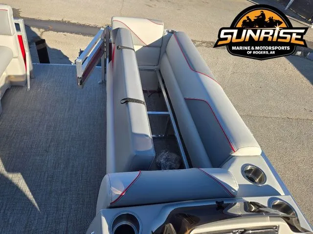 Slide: The Image of Avalon 21' VENTURE REAR FISH 2026 - 15