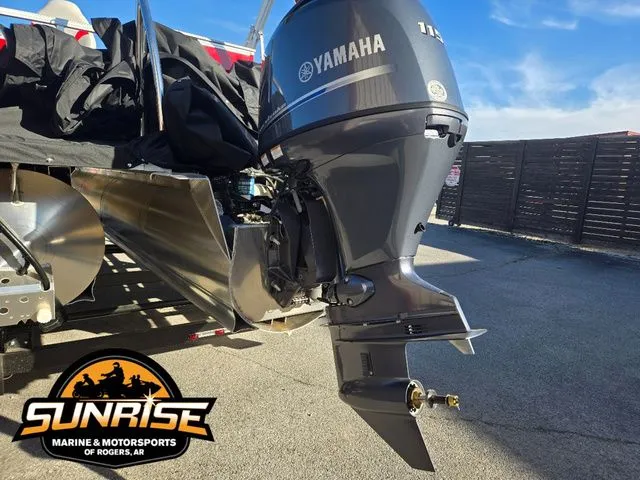 Slide: The Image of Avalon 21' VENTURE REAR FISH 2026 - 18