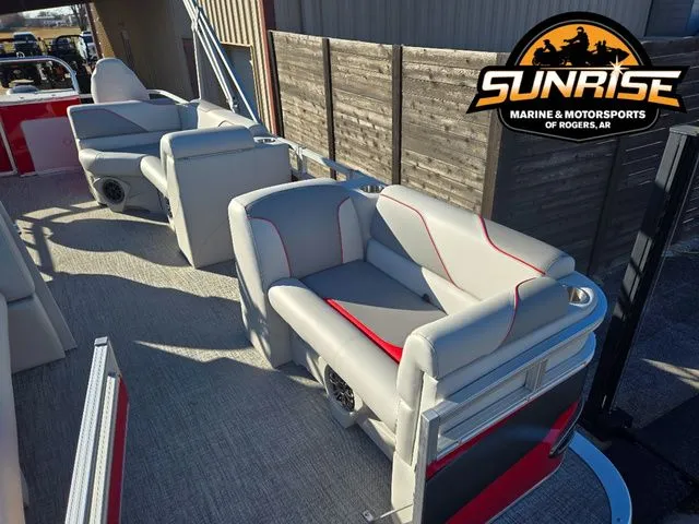 Slide: The Image of Avalon 21' VENTURE REAR FISH 2026 - 20