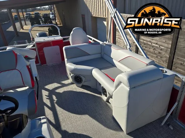 Slide: The Image of Avalon 21' VENTURE REAR FISH 2026 - 6