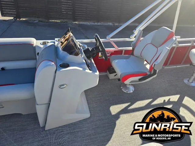 Slide: The Image of Avalon 21' VENTURE REAR FISH 2026 - 7