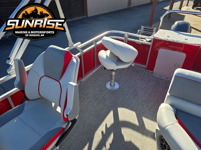 Slide: The Image of Avalon 21' VENTURE REAR FISH 2026 - 8